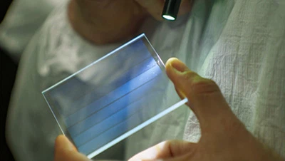 Ultrasnelle lasers gebruiken om muziek 10,000 jaar lang in glas op te slaan?